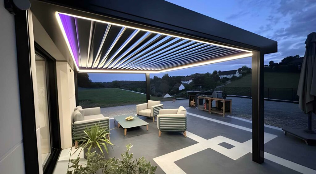 pergola bioclimatique avec éclairage la nuit